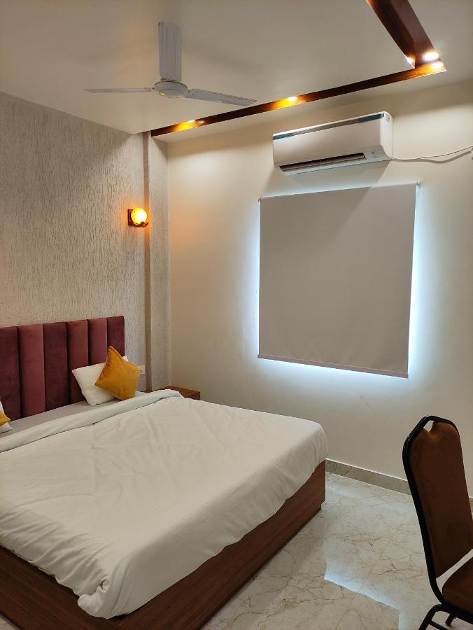 Hotel Satsang Grand Bénarès Extérieur photo
