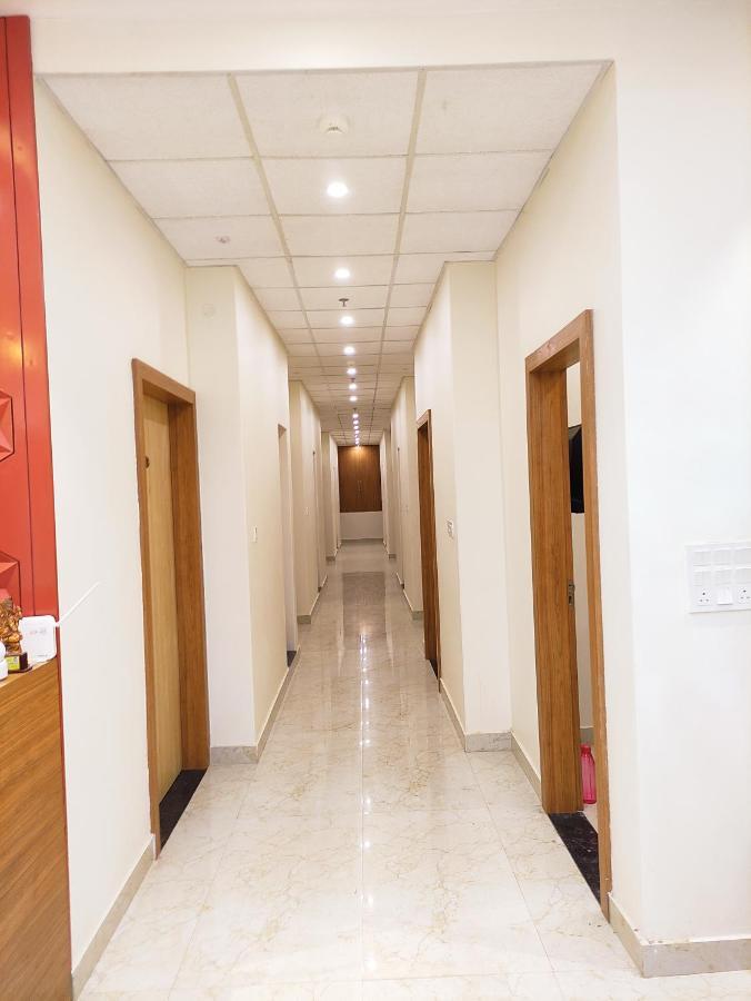 Hotel Satsang Grand Bénarès Extérieur photo