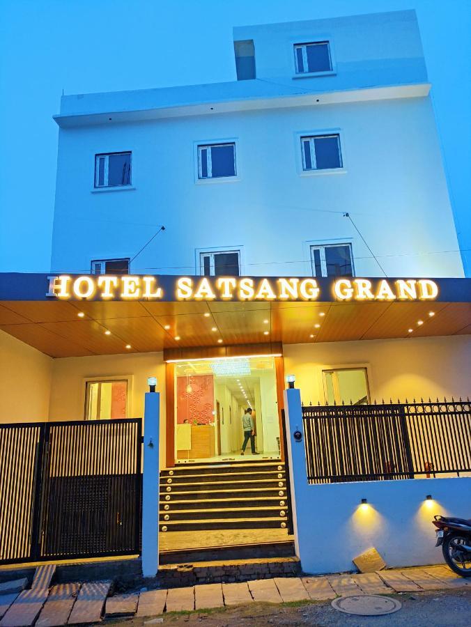 Hotel Satsang Grand Bénarès Extérieur photo