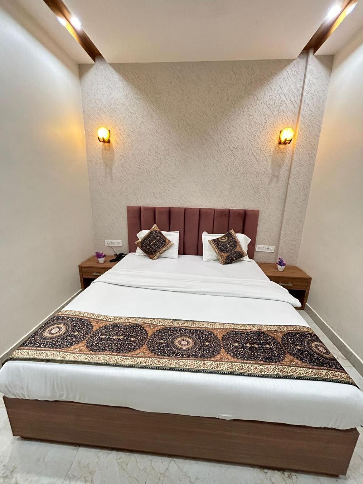 Hotel Satsang Grand Bénarès Extérieur photo