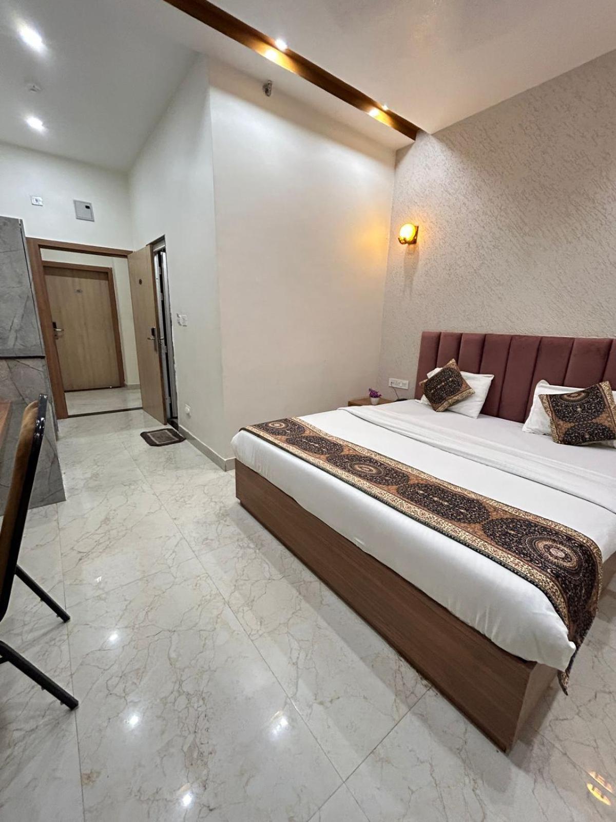 Hotel Satsang Grand Bénarès Extérieur photo